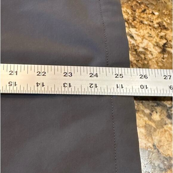 The North Face Mens Size Medium Gray Vest with Red Zipper and Trim - Picture 10 of 10